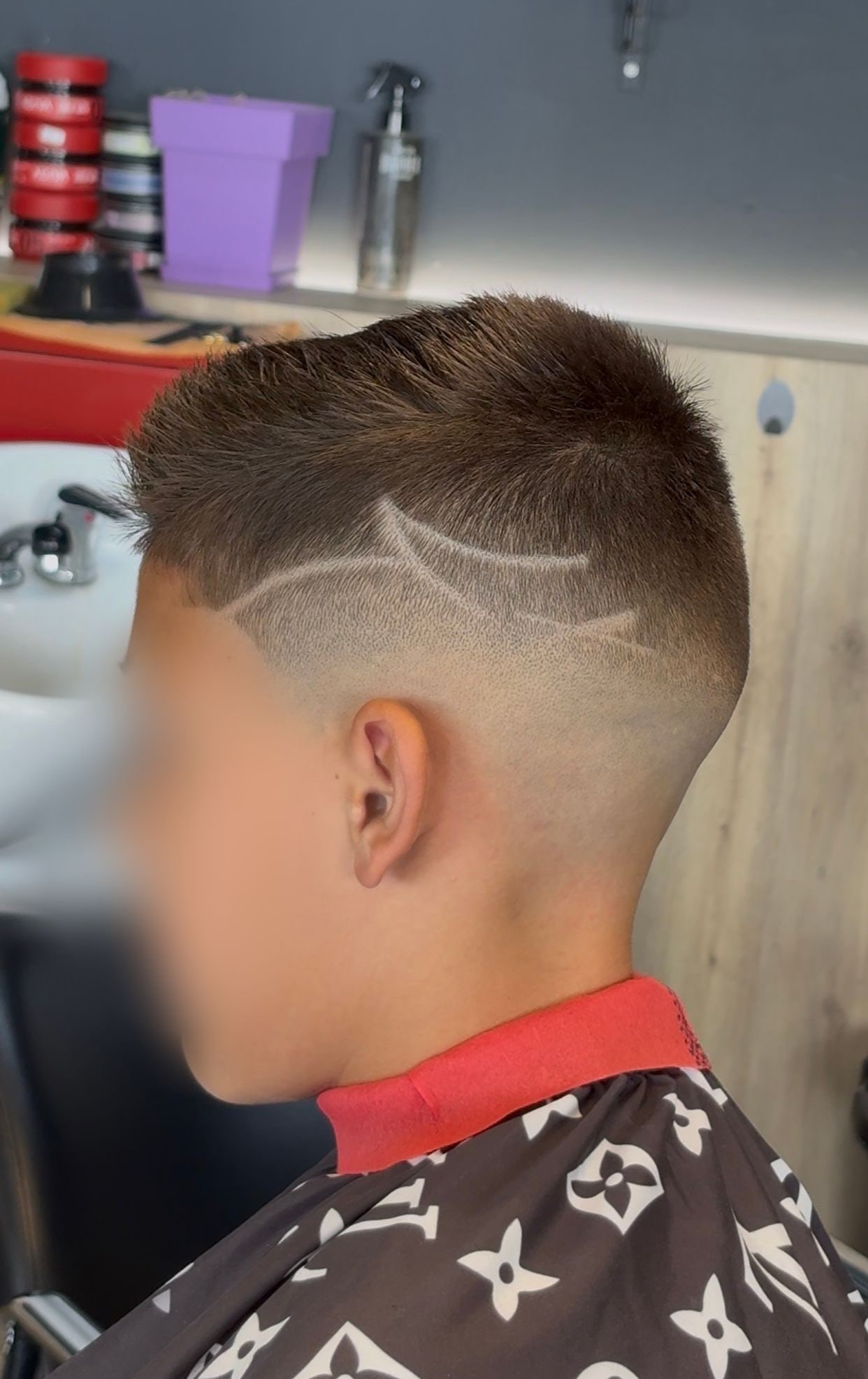 Skin fade με σχέδιο στο BARBERY No 129